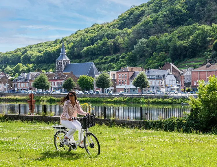 Femme à vélo